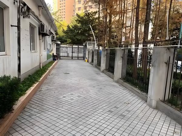 偶遇何猷君穿两年前的增高鞋，奚梦瑶外八严重